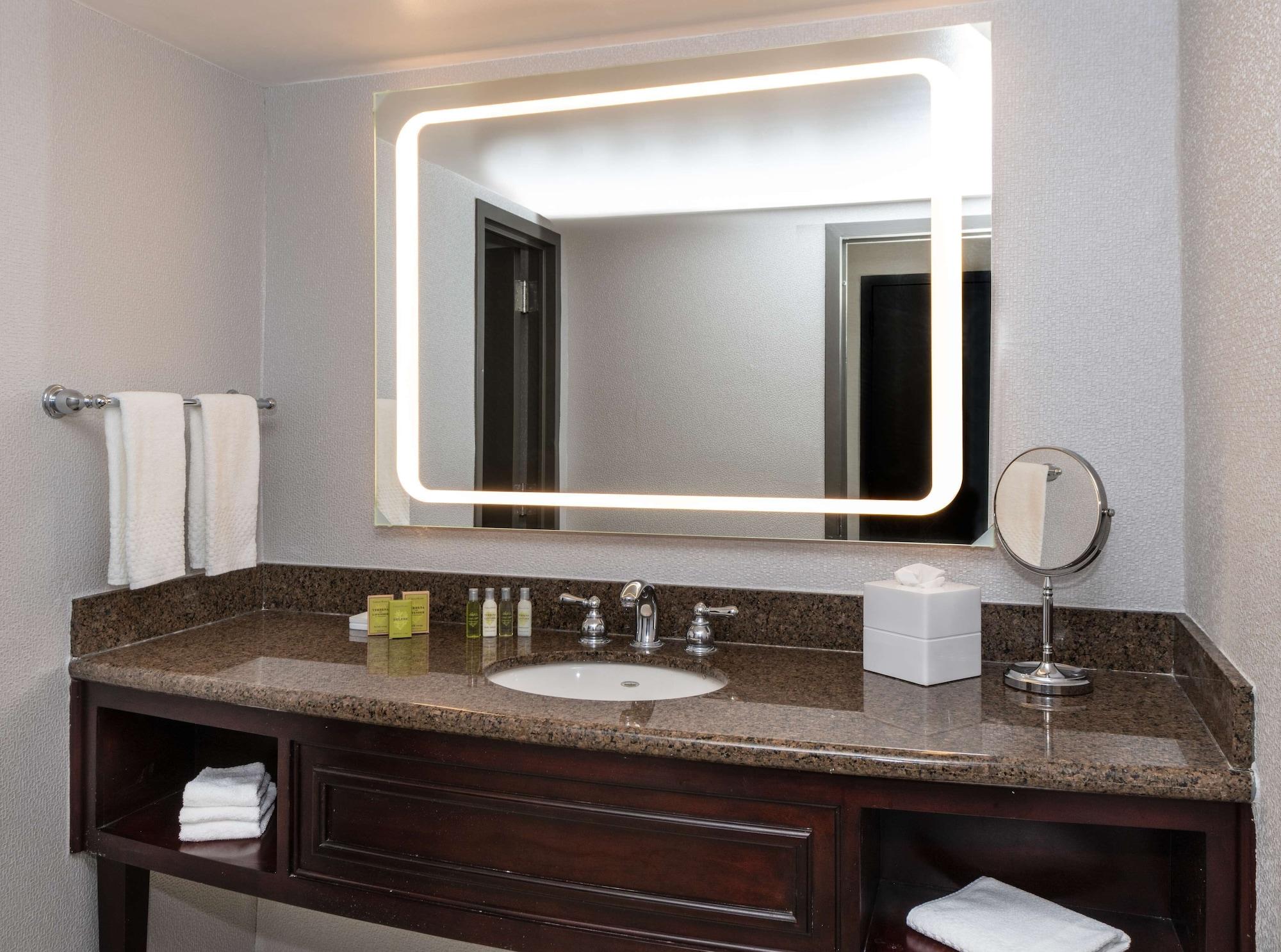 Hotel Doubletree By Hilton Newark Penn Station, Nj Extérieur photo