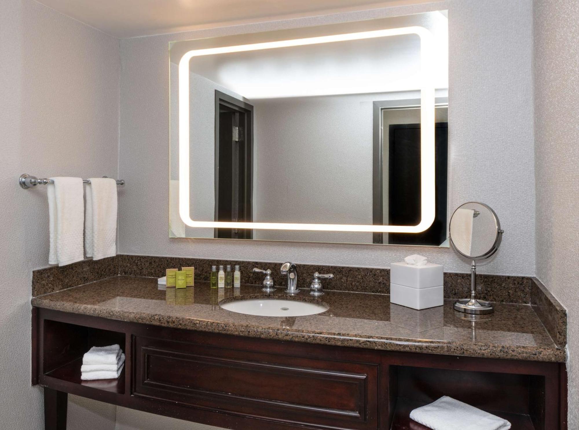 Hotel Doubletree By Hilton Newark Penn Station, Nj Extérieur photo